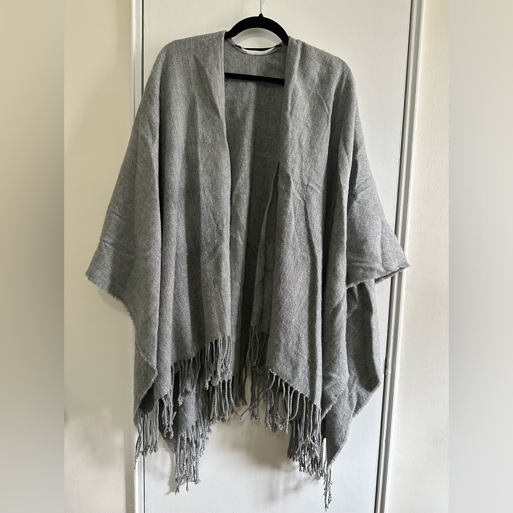 Cute & warm gray poncho